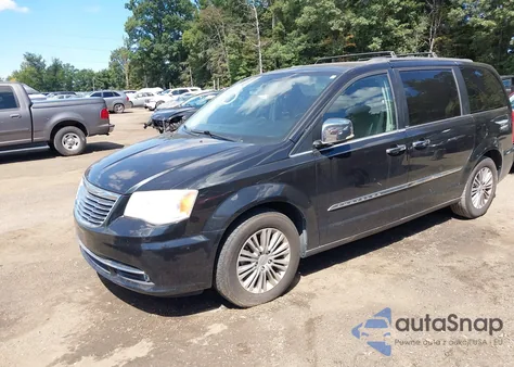 2013 Chrysler Town & Country Touring-L z USA, uszkodzony, nr VIN 2C4RC1CG3DR615876